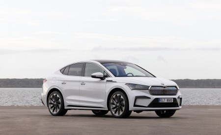 2022 Škoda ENYAQ Coupe iV (Color: Moon White) Front Three-Quarter Wallpapers 450x275 (33)