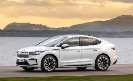 2022 Škoda ENYAQ Coupe iV (Color: Moon White) Front Three-Quarter Wallpapers 450x275 (16)