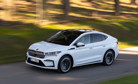 2022 Škoda ENYAQ Coupe iV (Color: Moon White) Front Three-Quarter Wallpapers 450x275 (4)