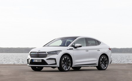 2022 Škoda ENYAQ Coupe iV (Color: Moon White) Front Three-Quarter Wallpapers 450x275 (34)