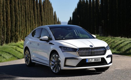 2022 Škoda ENYAQ Coupe iV (Color: Moon White) Front Three-Quarter Wallpapers 450x275 (28)