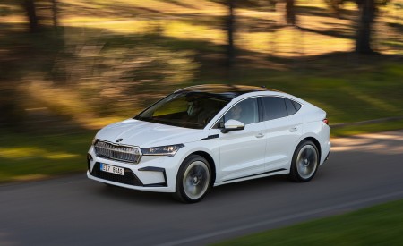 2022 Škoda ENYAQ Coupe iV (Color: Moon White) Front Three-Quarter Wallpapers 450x275 (5)