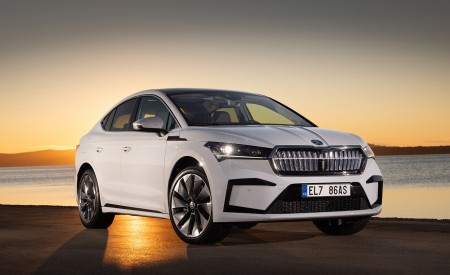 2022 Škoda ENYAQ Coupe iV (Color: Moon White) Front Three-Quarter Wallpapers 450x275 (31)