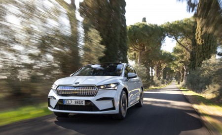 2022 Škoda ENYAQ Coupe iV (Color: Moon White) Front Wallpapers 450x275 (2)