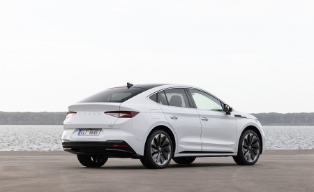 2022 Škoda ENYAQ Coupe iV (Color: Moon White) Rear Three-Quarter Wallpapers 450x275 (36)