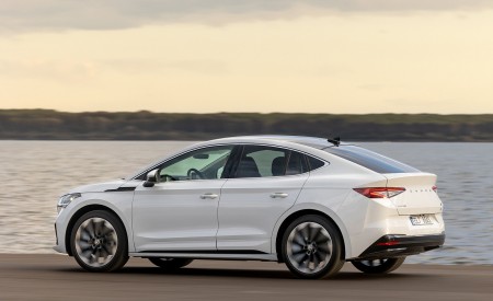2022 Škoda ENYAQ Coupe iV (Color: Moon White) Rear Three-Quarter Wallpapers 450x275 (20)