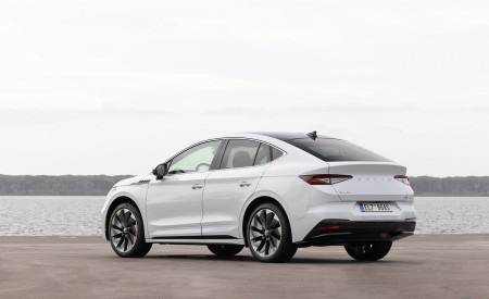 2022 Škoda ENYAQ Coupe iV (Color: Moon White) Rear Three-Quarter Wallpapers 450x275 (37)