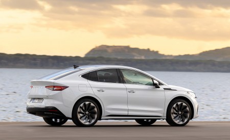 2022 Škoda ENYAQ Coupe iV (Color: Moon White) Rear Three-Quarter Wallpapers 450x275 (21)