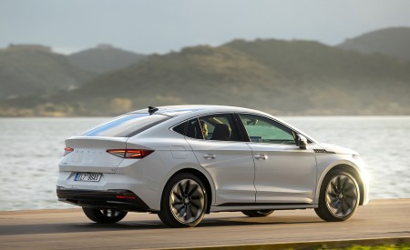 2022 Škoda ENYAQ Coupe iV (Color: Moon White) Rear Three-Quarter Wallpapers 450x275 (22)