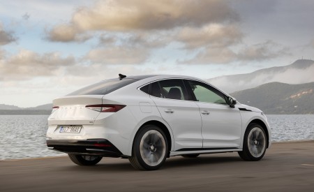 2022 Škoda ENYAQ Coupe iV (Color: Moon White) Rear Three-Quarter Wallpapers 450x275 (23)