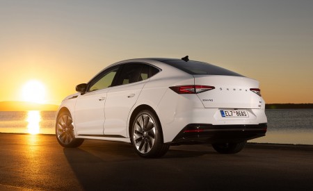 2022 Škoda ENYAQ Coupe iV (Color: Moon White) Rear Three-Quarter Wallpapers 450x275 (32)