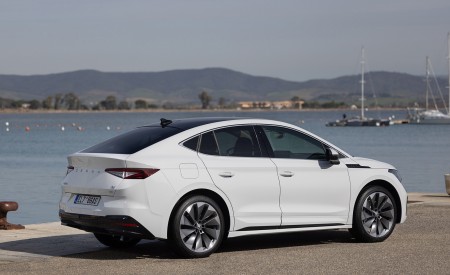 2022 Škoda ENYAQ Coupe iV (Color: Moon White) Rear Three-Quarter Wallpapers 450x275 (26)