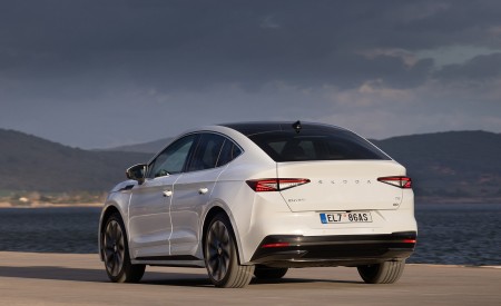 2022 Škoda ENYAQ Coupe iV (Color: Moon White) Rear Three-Quarter Wallpapers 450x275 (15)