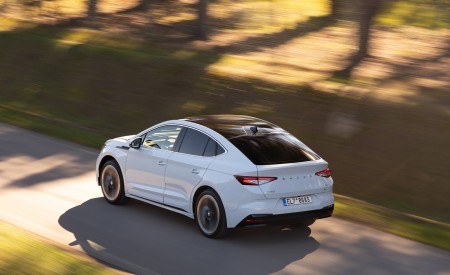 2022 Škoda ENYAQ Coupe iV (Color: Moon White) Rear Three-Quarter Wallpapers 450x275 (6)