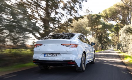 2022 Škoda ENYAQ Coupe iV (Color: Moon White) Rear Wallpapers  450x275 (7)
