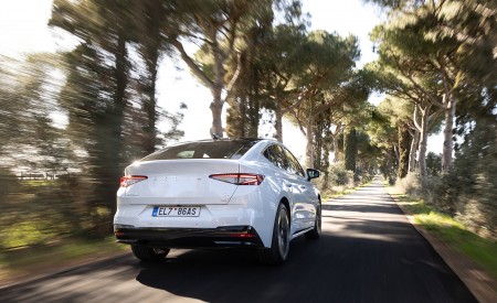 2022 Škoda ENYAQ Coupe iV (Color: Moon White) Rear Wallpapers  450x275 (8)