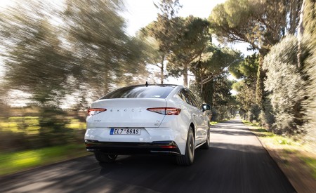 2022 Škoda ENYAQ Coupe iV (Color: Moon White) Rear Wallpapers  450x275 (9)