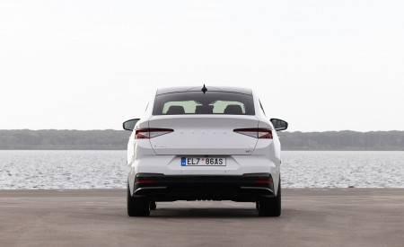 2022 Škoda ENYAQ Coupe iV (Color: Moon White) Rear Wallpapers 450x275 (38)