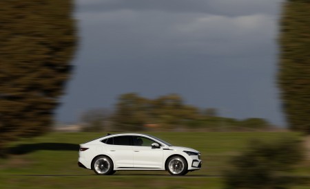 2022 Škoda ENYAQ Coupe iV (Color: Moon White) Side Wallpapers 450x275 (13)