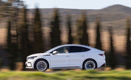 2022 Škoda ENYAQ Coupe iV (Color: Moon White) Side Wallpapers 450x275 (10)