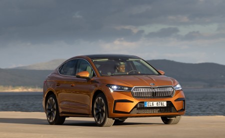 2022 Škoda ENYAQ Coupe iV (Color: Phoenix Orange) Front Three-Quarter Wallpapers 450x275 (90)