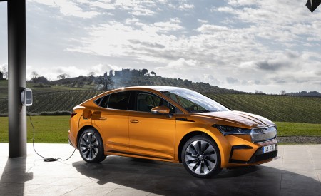 2022 Škoda ENYAQ Coupe iV (Color: Phoenix Orange) Front Three-Quarter Wallpapers 450x275 (130)