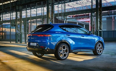 2023 Alfa Romeo Tonale Rear Three-Quarter Wallpapers 450x275 (5)