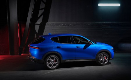 2023 Alfa Romeo Tonale Side Wallpapers 450x275 (9)