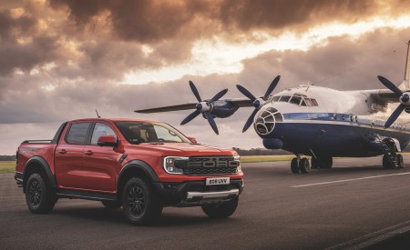 2023 Ford Ranger Raptor (EU-Spec) Front Three-Quarter Wallpapers 450x275 (19)