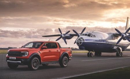 2023 Ford Ranger Raptor (EU-Spec) Front Three-Quarter Wallpapers 450x275 (20)