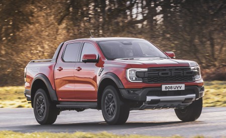 2023 Ford Ranger Raptor (EU-Spec) Front Three-Quarter Wallpapers 450x275 (10)