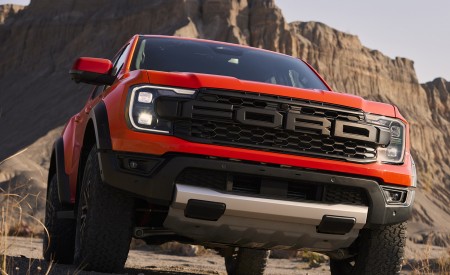 2023 Ford Ranger Raptor (EU-Spec) Front Wallpapers 450x275 (13)