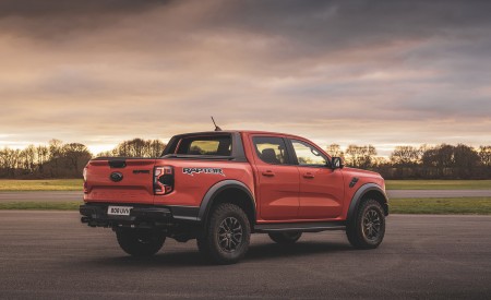 2023 Ford Ranger Raptor (EU-Spec) Rear Three-Quarter Wallpapers 450x275 (17)