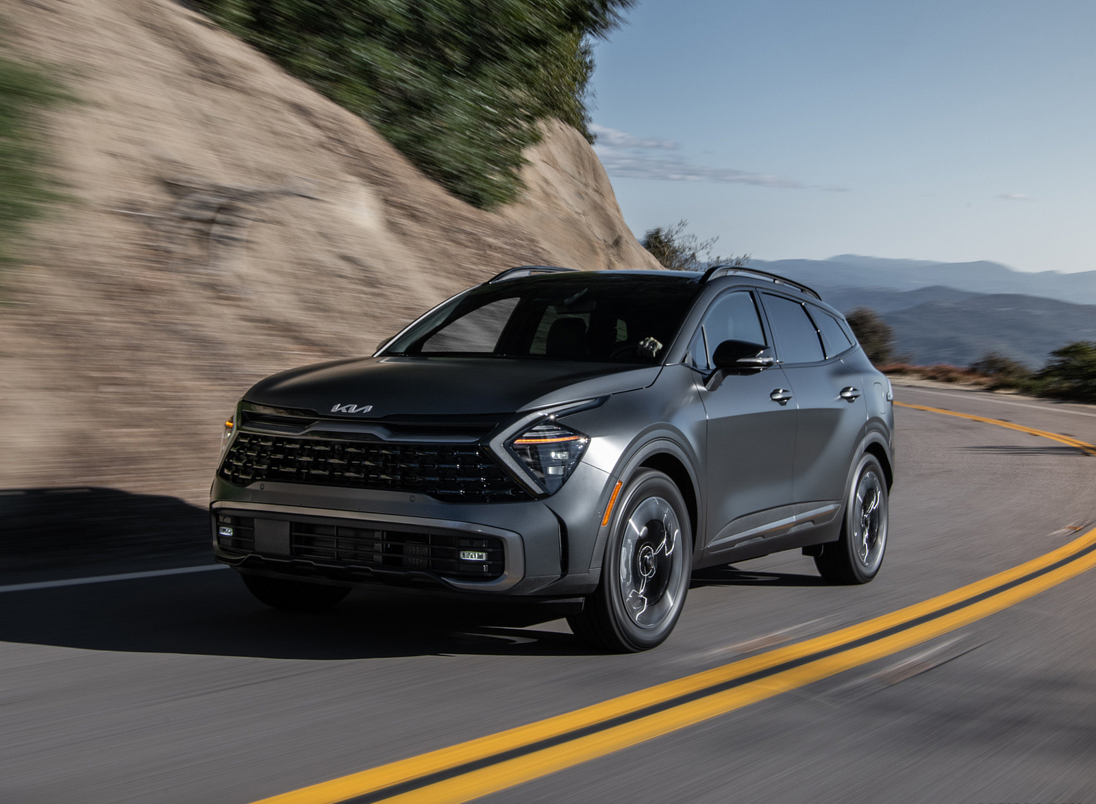 2023 Kia Sportage PHEV Front Three-Quarter Wallpapers (2)