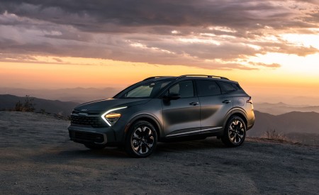 2023 Kia Sportage PHEV Front Three-Quarter Wallpapers 450x275 (12)