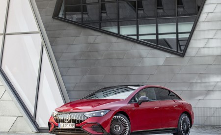 2023 Mercedes-AMG EQE 43 4MATIC (Color: MANUFAKTUR hyacinth red) Front Three-Quarter Wallpapers 450x275 (18)