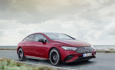 2023 Mercedes-AMG EQE 43 4MATIC (Color: MANUFAKTUR hyacinth red) Front Three-Quarter Wallpapers 450x275 (2)