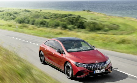 2023 Mercedes-AMG EQE 43 4MATIC (Color: MANUFAKTUR hyacinth red) Front Three-Quarter Wallpapers 450x275 (10)