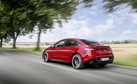 2023 Mercedes-AMG EQE 43 4MATIC (Color: MANUFAKTUR hyacinth red) Rear Three-Quarter Wallpapers 450x275 (15)