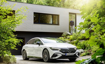 2023 Mercedes-AMG EQE 53 4MATIC+ (Color: Opalite White Bright) Front Three-Quarter Wallpapers 450x275 (187)