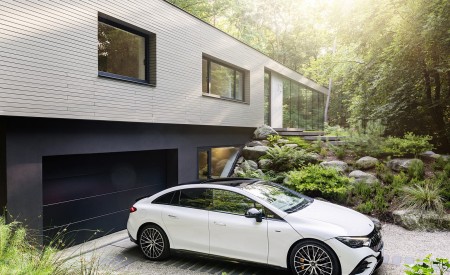 2023 Mercedes-AMG EQE 53 4MATIC+ (Color: Opalite White Bright) Front Three-Quarter Wallpapers 450x275 (189)
