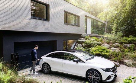 2023 Mercedes-AMG EQE 53 4MATIC+ (Color: Opalite White Bright) Front Three-Quarter Wallpapers 450x275 (190)