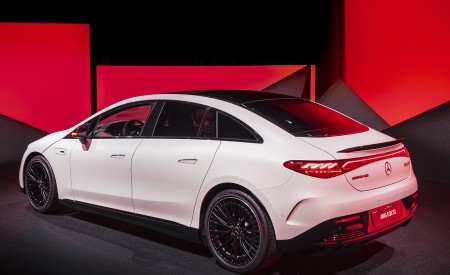 2023 Mercedes-AMG EQE 53 4MATIC+ (Color: Opalite White Bright) Rear Three-Quarter Wallpapers 450x275 (224)