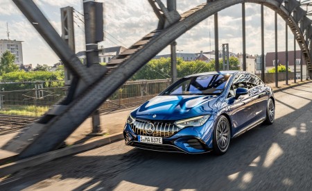 2023 Mercedes-AMG EQE 53 4Matic+ Front Three-Quarter Wallpapers 450x275 (51)
