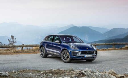 2023 Porsche Macan T (Color: Gentian Blue Metallic) Front Three-Quarter Wallpapers 450x275 (190)