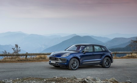 2023 Porsche Macan T (Color: Gentian Blue Metallic) Front Three-Quarter Wallpapers 450x275 (191)