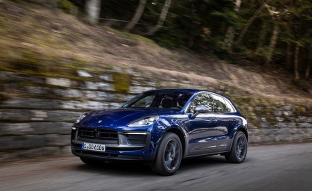 2023 Porsche Macan T (Color: Gentian Blue Metallic) Front Three-Quarter Wallpapers 450x275 (161)