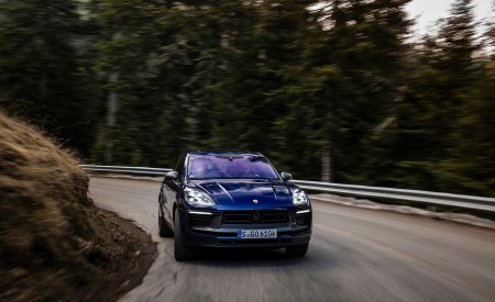 2023 Porsche Macan T (Color: Gentian Blue Metallic) Front Wallpapers 450x275 (163)