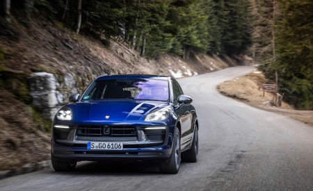 2023 Porsche Macan T (Color: Gentian Blue Metallic) Front Wallpapers 450x275 (159)