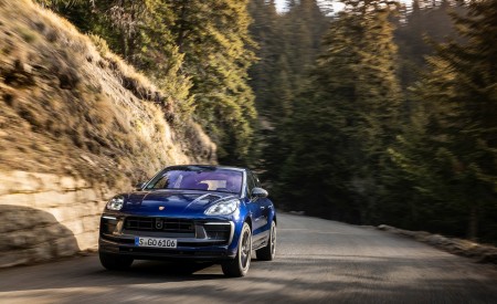 2023 Porsche Macan T (Color: Gentian Blue Metallic) Front Wallpapers 450x275 (165)